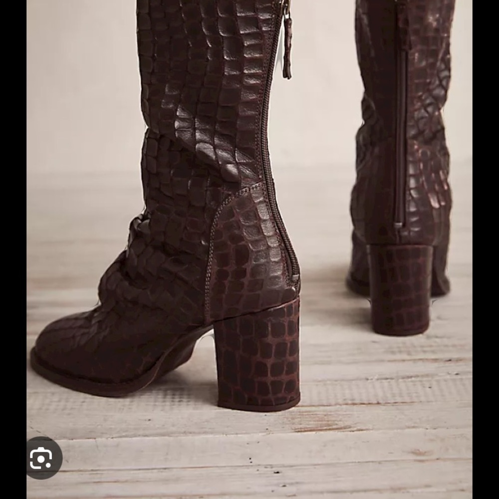 Elegant Brown Croc-Embossed Women's Boots